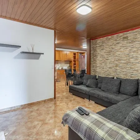 Peaceful Retreat Near Levadas Ribeira do Raposo