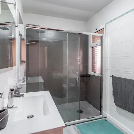 Semesterbostad Peaceful Retreat Near Levadas