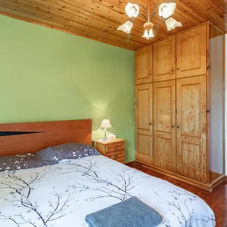 Semesterbostad Peaceful Retreat Near Levadas