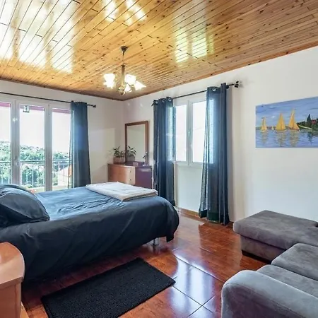 Peaceful Retreat Near Levadas Semesterbostad *