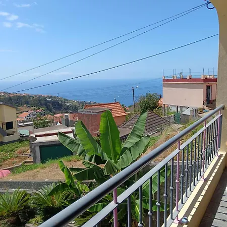 Peaceful Retreat Near Levadas Ribeira do Raposo