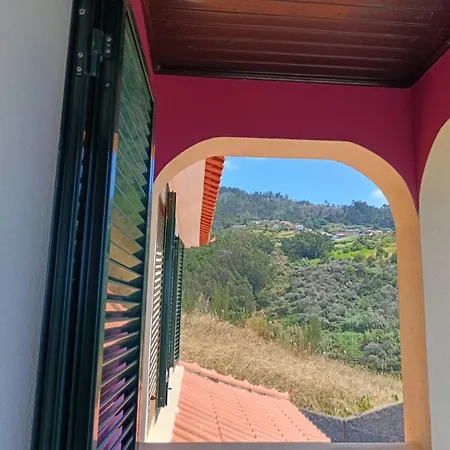 Semesterbostad Peaceful Retreat Near Levadas Arco da Calheta (Madeira)