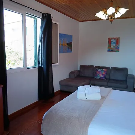 Semesterbostad Peaceful Retreat Near Levadas