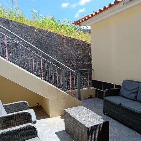 Peaceful Retreat Near Levadas Ribeira do Raposo