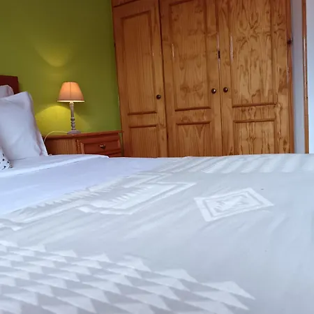 Peaceful Retreat Near Levadas Semesterbostad *