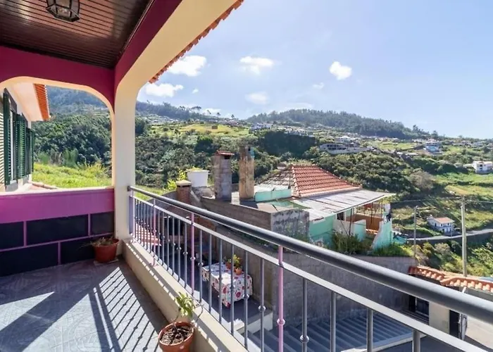 Peaceful Retreat Near Levadas 度假居 *