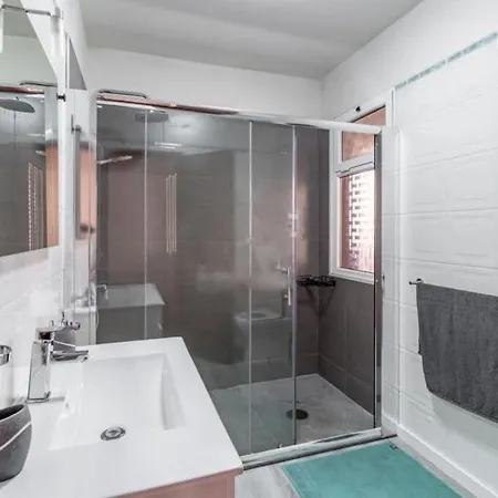 Peaceful Retreat Near Levadas Ferienhaus