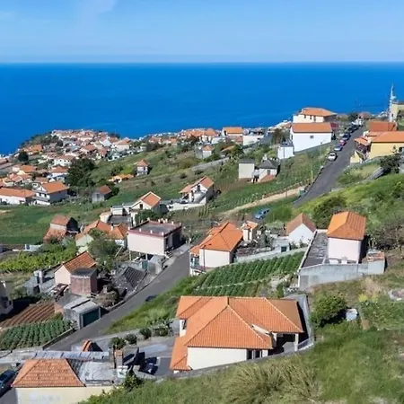 Peaceful Retreat Near Levadas Ferienhaus *