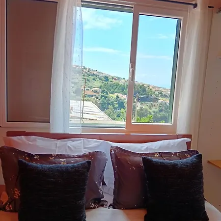 Peaceful Retreat Near Levadas Ferienhaus *