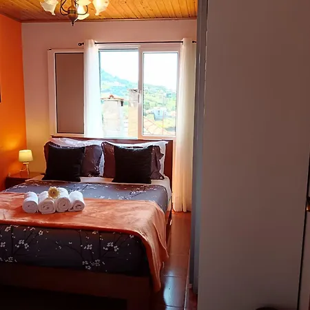 Peaceful Retreat Near Levadas Ferienhaus *