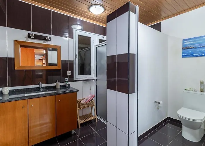 Peaceful Retreat Near Levadas *