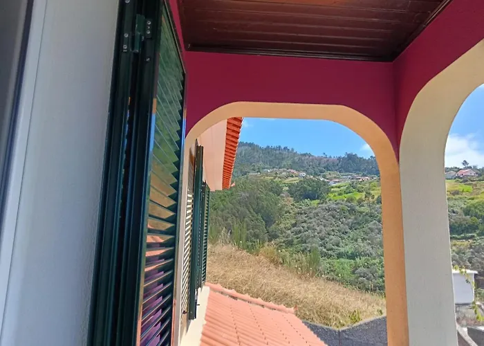Vakantiehuis Peaceful Retreat Near Levadas Arco da Calheta (Madeira)